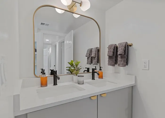 Luxurious Uptown Townhome Perfect Location And Family Friendly Dom wakacyjny Phoenix