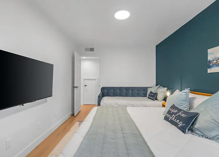 Dom wakacyjny Luxurious Uptown Townhome Perfect Location And Family Friendly Phoenix