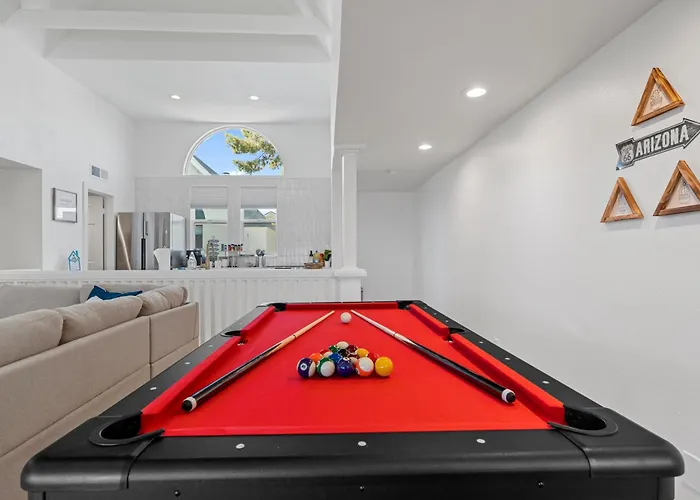 Luxurious Uptown Townhome Perfect Location And Family Friendly * Phoenix