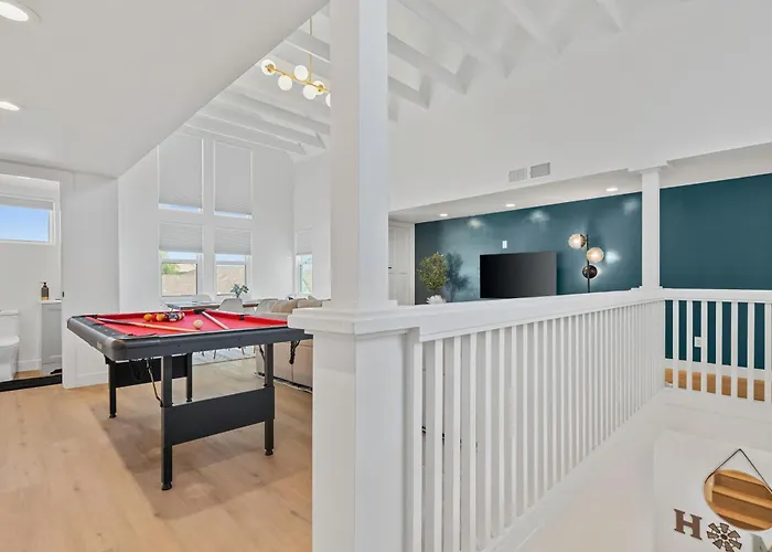 Luxurious Uptown Townhome Perfect Location And Family Friendly Phoenix