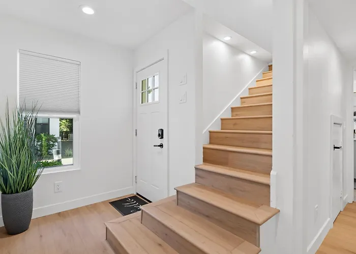 Luxurious Uptown Townhome Perfect Location And Family Friendly