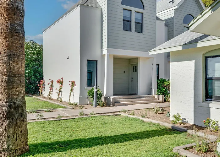 Dom wakacyjny Luxurious Uptown Townhome Perfect Location And Family Friendly